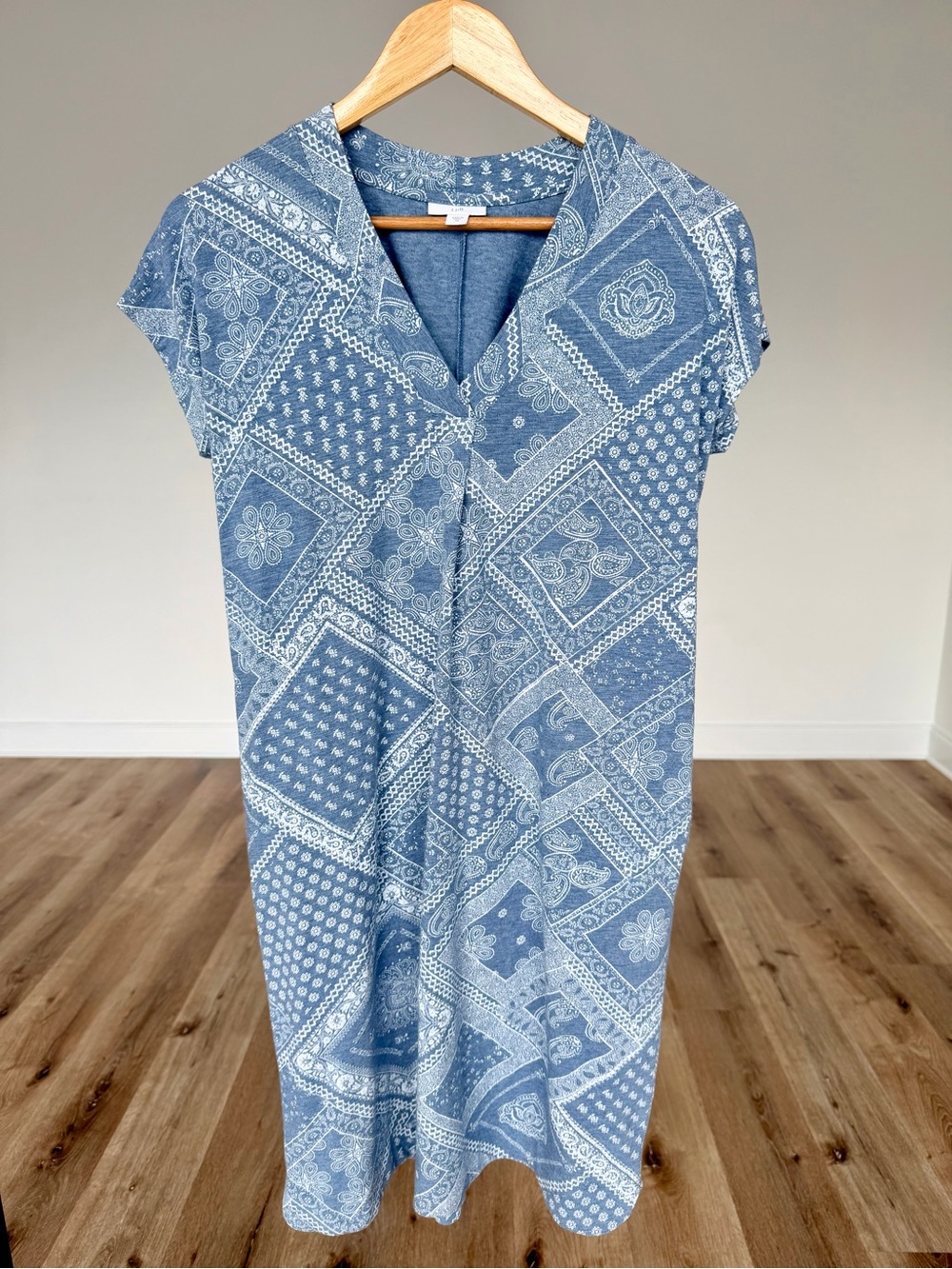 J. Jill XS Blue Bandana Paisley Print Midi T-Shirt Dress V Neck Stretch